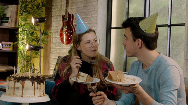 "Voici ton gâteau Ella": Loïc cuisine LE gâteau préféré de sa copine pour son anniversaire (vidéo)