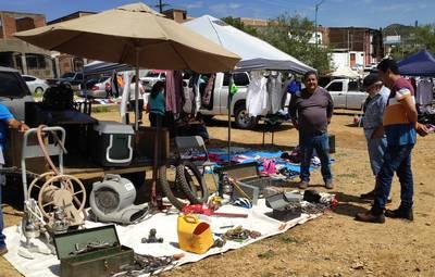 Paseo dominical en el tiradero “de la PRI”; tradicional tianguis 