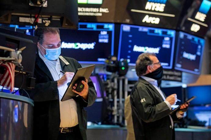 Wall Street abre en rojo afectada por acciones del sector tecnológico 