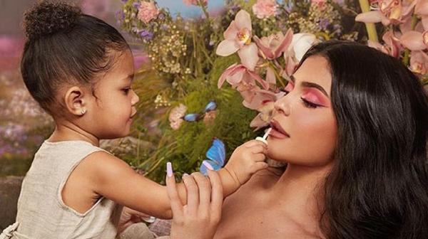La hija de tres años de Kylie Jenner lanzará su propia marca 