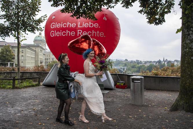Navigation Entre égalité et traditions, les Suisses décideront de l’avenir du mariage Connectez-vous Enregistrement Confirmer la réinitialisation du mot de passe. 