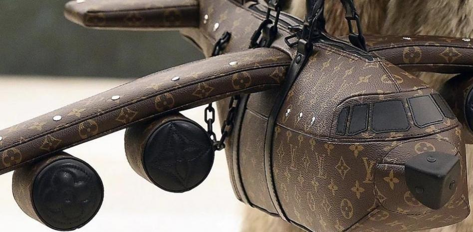 Este es el bolso con forma de avión de Louis Vuitton que cuesta más que uno de verdad