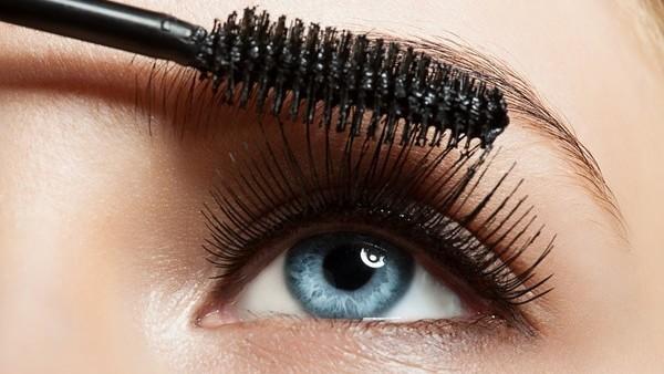 Mascara: Expert tricks to squeeze this cosmetic to the maximum