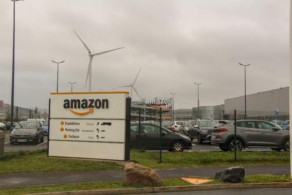 Flicage, absentéisme et précarité : les dessous de la machine à jobs d’Amazon Douai 