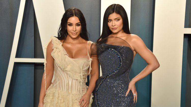 La nouvelle valeur nette de Kim Kardashian vient de détrôner Kylie Jenner du titre de sœur la plus riche 