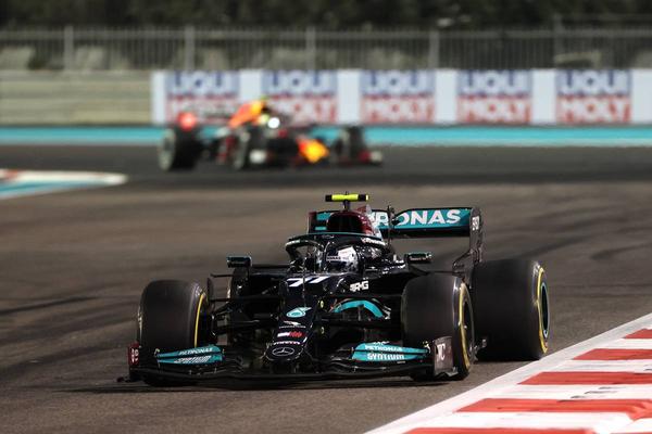 Grosjean: "Hamilton loses the title because of Bottas"