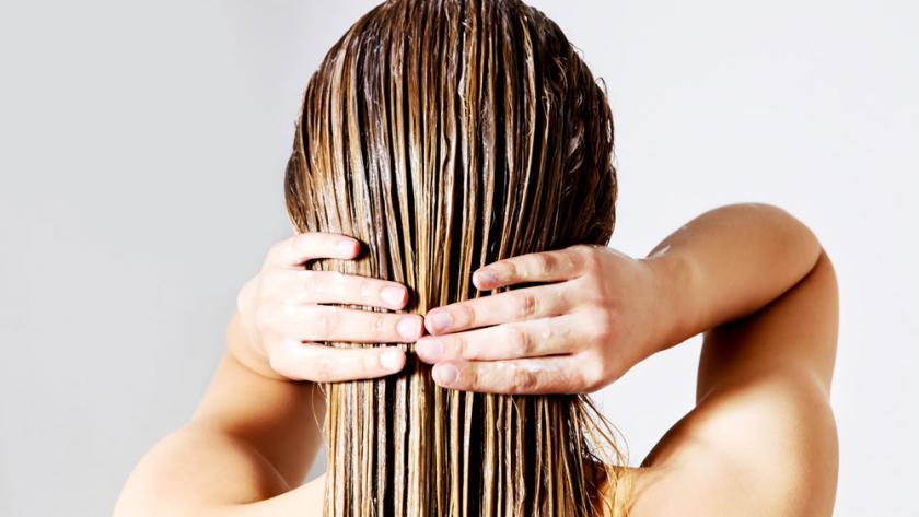 Masque capillaire DIY : 3 recettes maison pour vos cheveux | Santé Magazine 