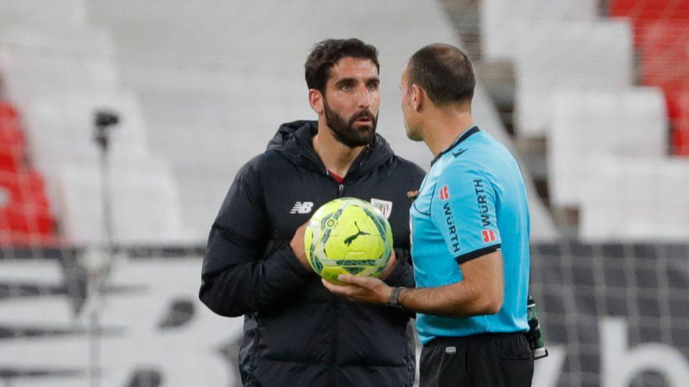 Competition punishes Raúl García with two games for his expulsion