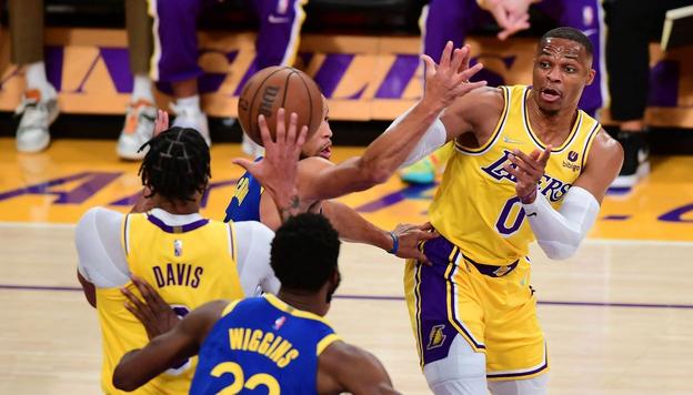 NBA. Les Lakers gagnent, Warriors et Bucks inarrêtables, Curry en feu : que retenir de la nuit 