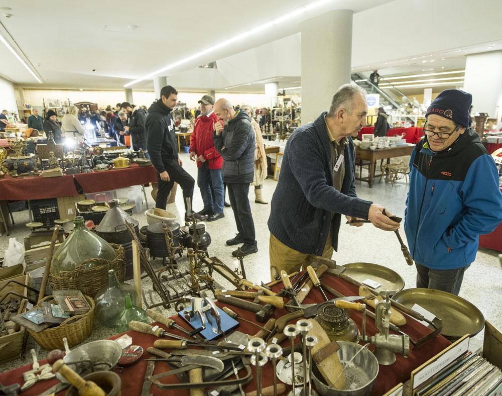 De 'Supervivientes', a vender joyas 'vintage' en la Feria