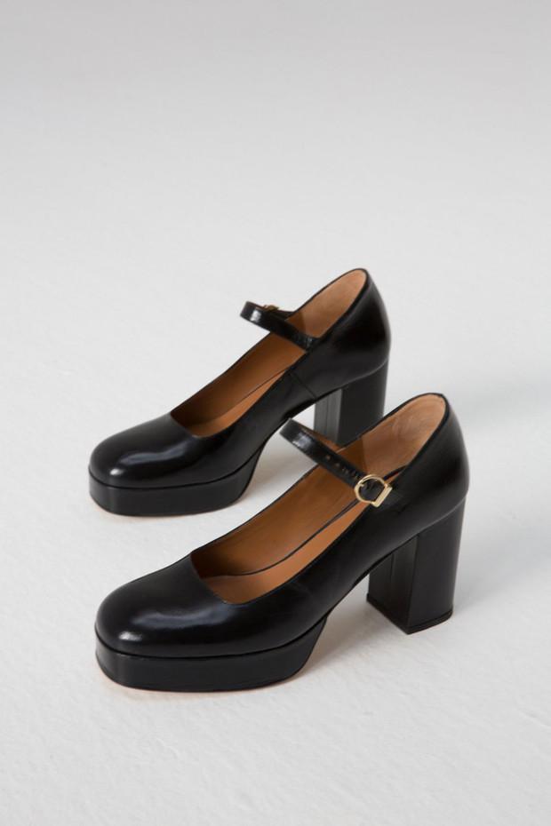 Zapatos Mary Jane con medias: Una tendencia en clave de Alta Costura