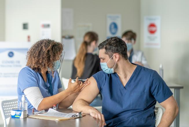 Covid-19 Il y a parfois plus de vaccinés que de non-vaccinés à l'hôpital (et c'est normal) 