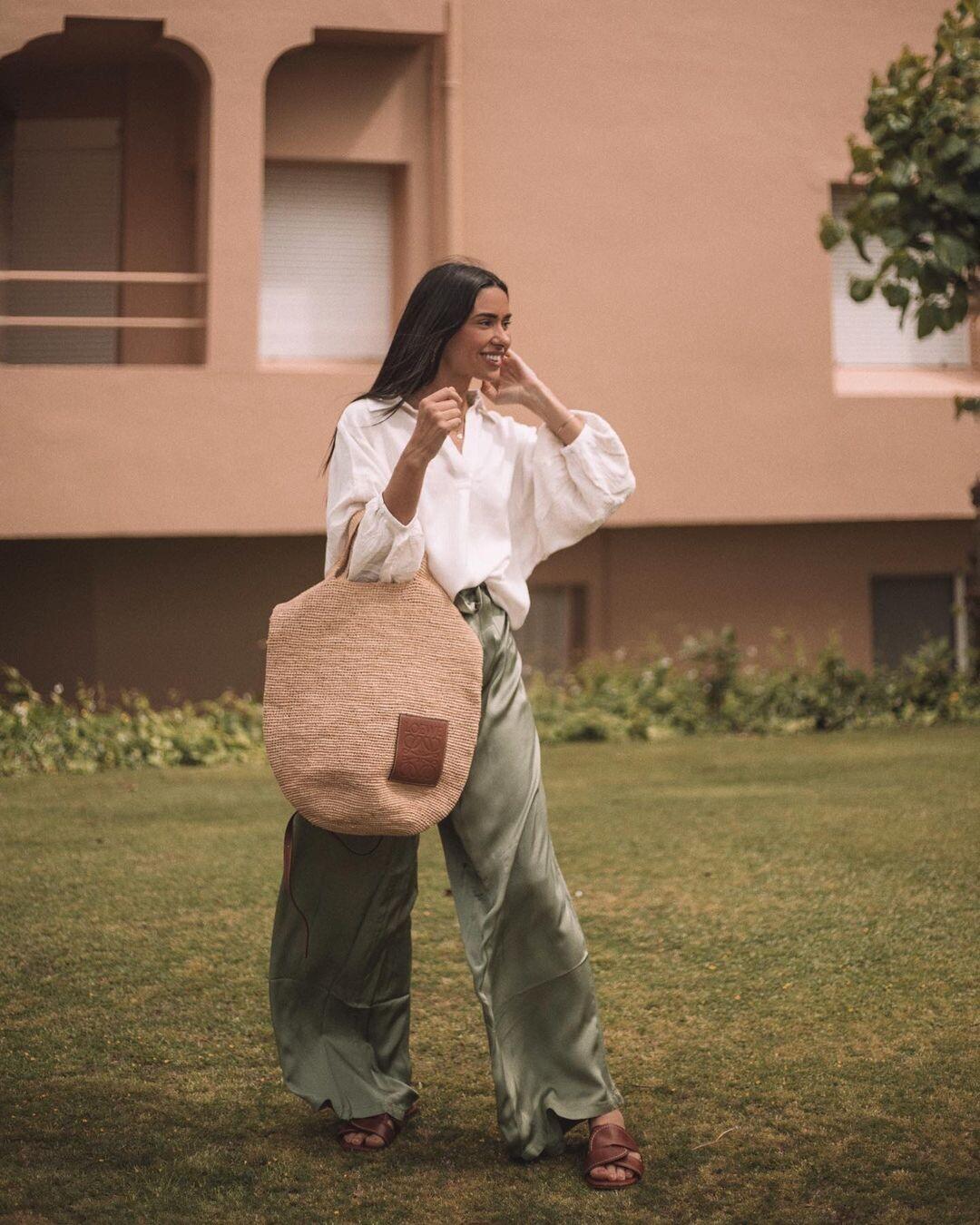 21 very stylish raffia and wicker bags: all brands (also luxury) are pointed out to this trend that will sweep the summer looks
