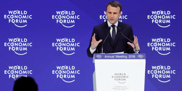A Davos, Macron propose un 