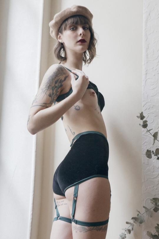 Marion Sécllin torride en petite lingerie sur Instagram 