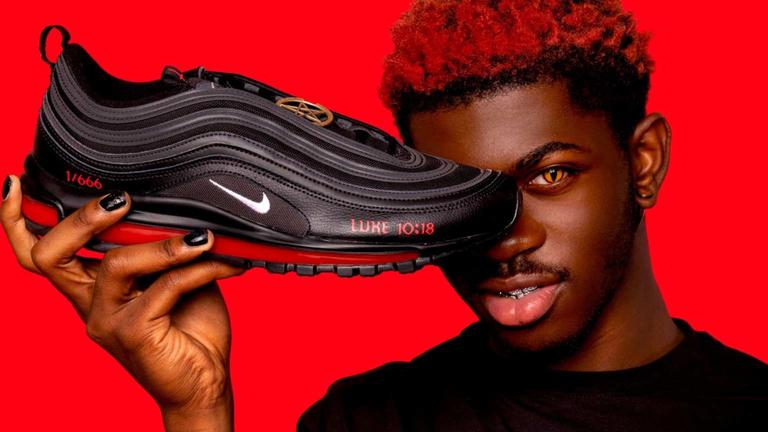 Nike demanda al fabricante de los 'Satan Shoes' de Lil Nas X por infracción de marca registrada 