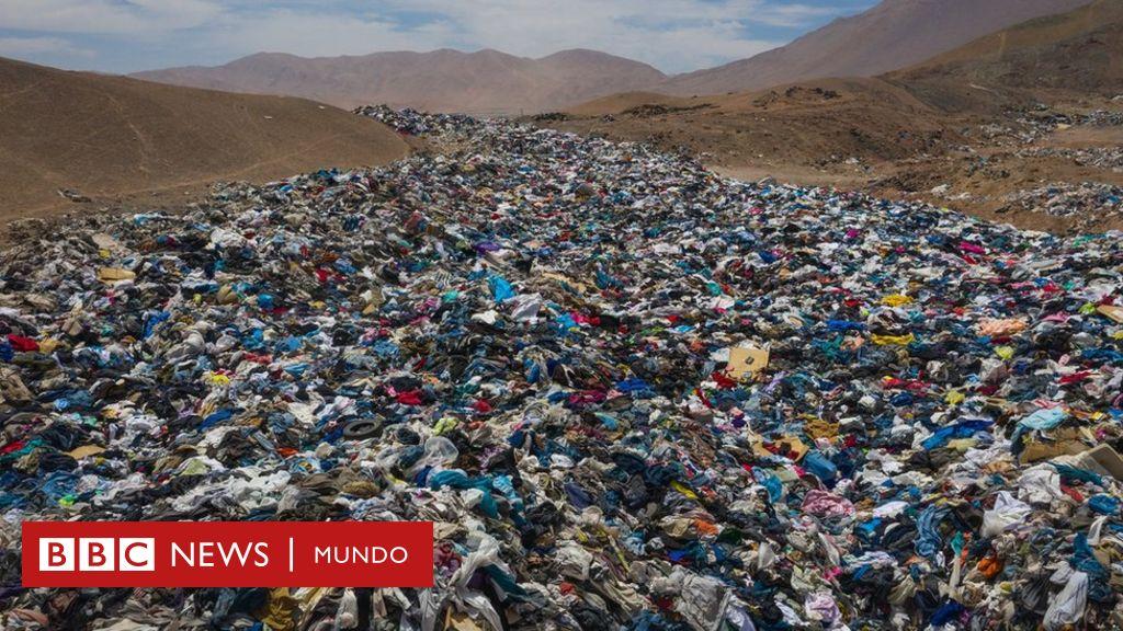 El desierto de Atacama se convierte en el gran basurero de las marcas de ropa 'low cost'