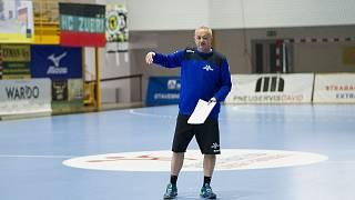 Full of the head of worries.Three players dropped out, the handball coach Bašný revealed