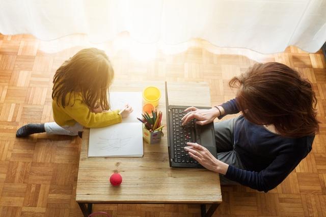 Garde d'enfant, télétravail : toute une organisation à revoir avec la fermeture des écoles