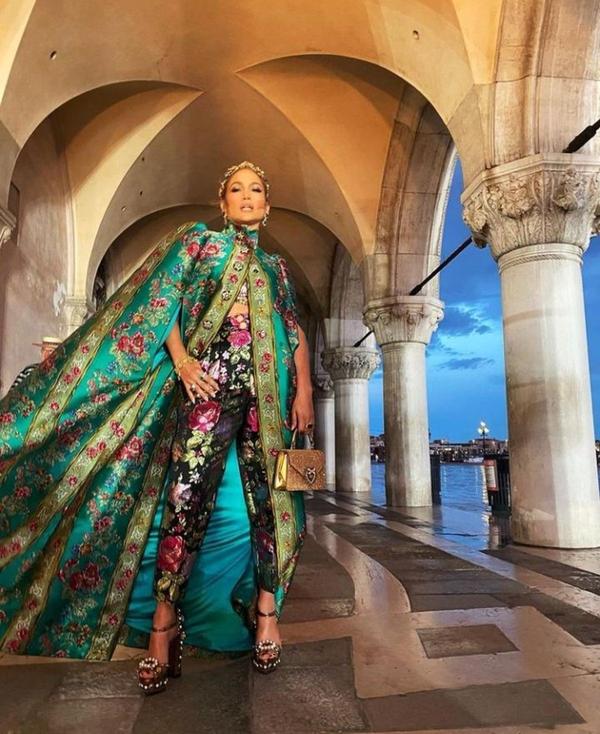 Detalles del look con el que Jennifer Lopez deslumbró en Venecia 