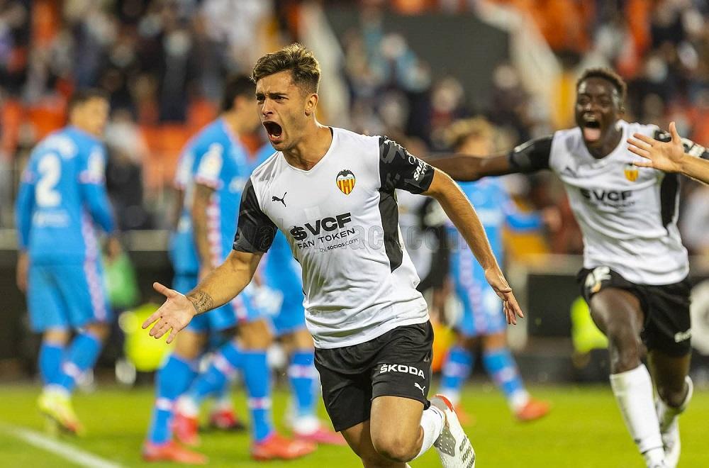 Los goles de Hugo Duro desatan la locura en Mestalla (3-3)