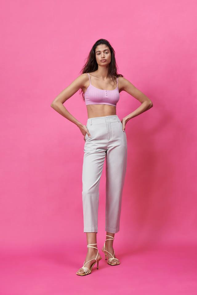 Moda El pantalón que te estiliza la figura de Zara y que será un éxito esta primavera