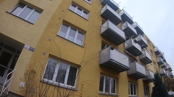  The prefabricated building in Brno's Židenice is failing.  Dozens of families have to leave him