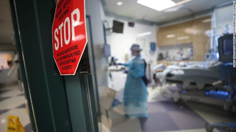 Las hospitalizaciones por covid-19 en EE.UU. alcanzan niveles no vistos desde el invierno pasado