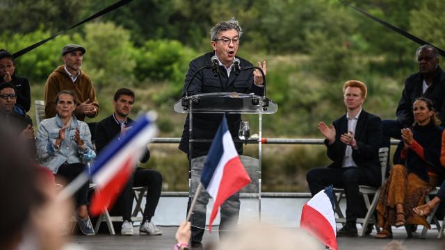 Xavier Bertrand réélu président des Hauts-de-France à la majorité absolue : "Soyons fiers de notre région. Au travail !"