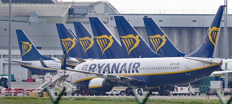 The Balearic Islands fine Ryanair 24,000 euros for charging hand luggage reported by FACUA