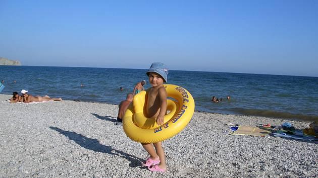 A two-year-old child can enjoy the sea - Diary .cz 