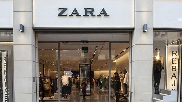 Zara : Cette belle robe ultra tendance à seulement 30 euros fait un véritable tabac cet hiver 2022 !
