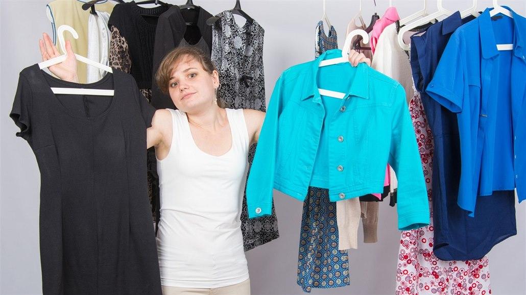  Wardrobe detox.  The stylist advises what to throw away and what to keep