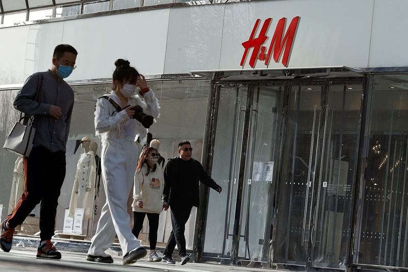 Aktivismus se H&M nevyplácí. Řetězec padá do ztráty i kvůli kritice Číny 