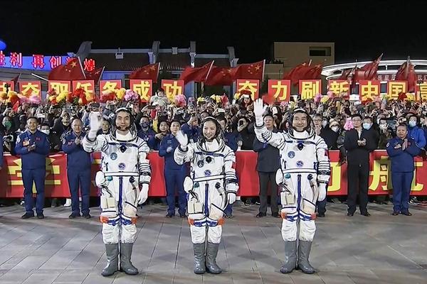 Задачи на пилотираната космическа мисия Шенджоу -13 Разкрито 
