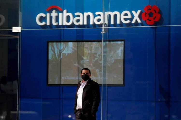 Tras compra de Banamex bancos darían 'mega brinco' 