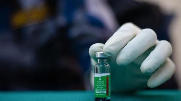 La vacuna de AstraZeneca no se inyectará como mínimo a mayores de 65 años 