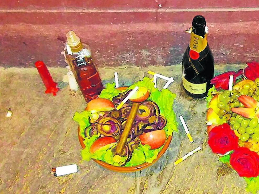  Who leaves strange offerings in the streets?  |  News from Zaragoza in Heraldo.es