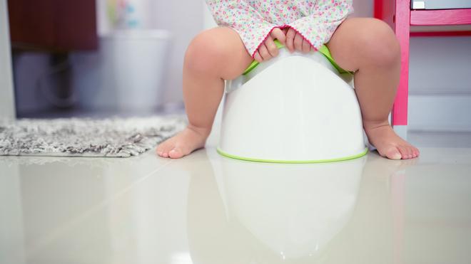 Apprentissage de la propreté : 5 astuces pour aider mon enfant à aller sur le pot