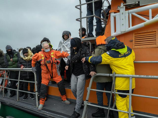 Dans la Manche, les sauveteurs au secours des migrants craignent d’atteindre « le point de rupture » 