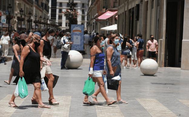 La prudencia marca el primer día sin mascarillas en Málaga 