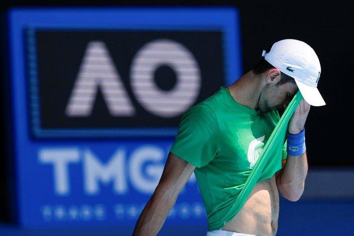 Cancelan la visa de Novak Djokovic y se desvanece el sueño de alcanzar un nuevo título en Australia