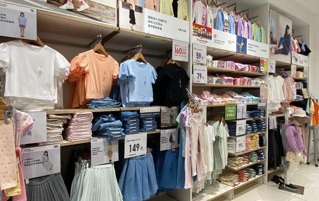 This disturbing phenomenon that pushes Uniqlo China to prohibit adults from trying children's size clothes
