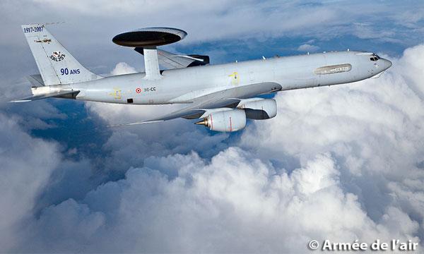 La France enverra un avion E-3F AWACS au Qatar pour surveiller la Coupe du monde de football en 2022 