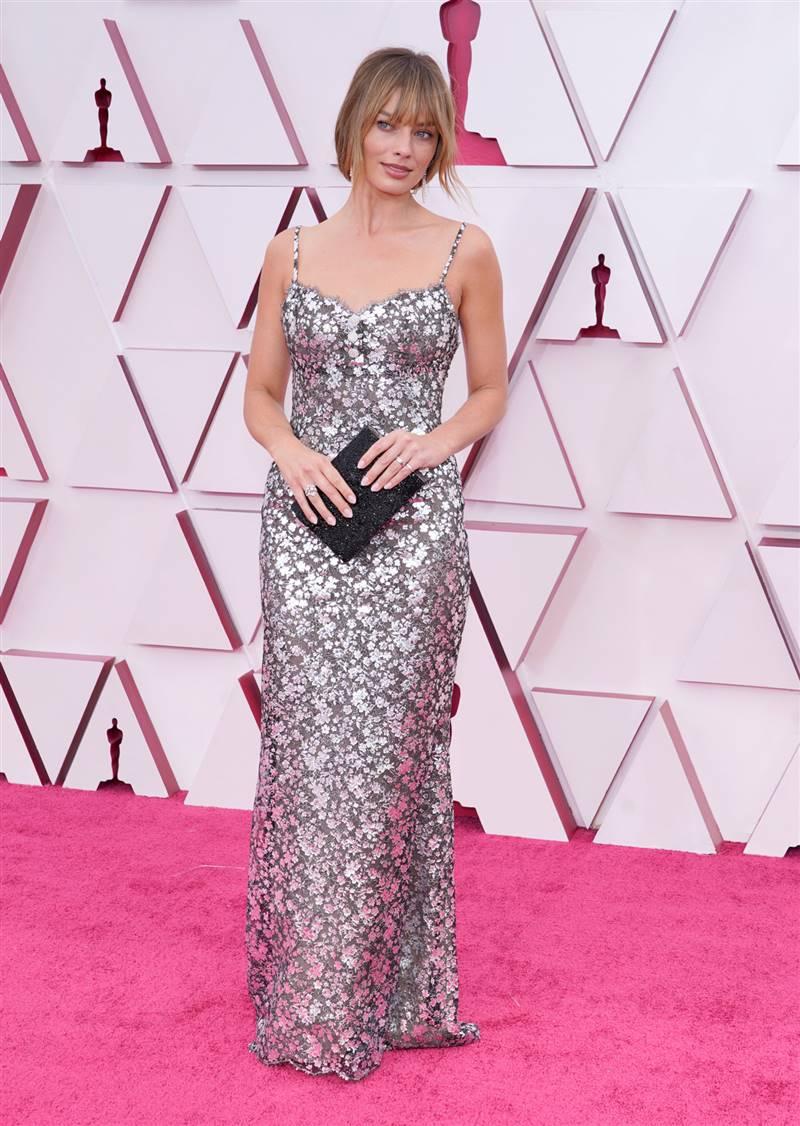 El vestido de los Oscar que te convertirá en la invitada perfecta