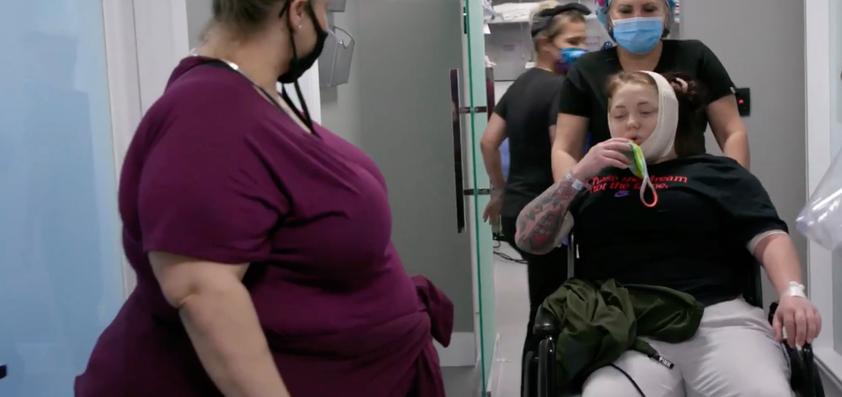La maman adolescente Jade Cline CRÉE de douleur alors qu’elle se précipite à l’hôpital après une cure de jouvence en chirurgie plastique sans analgésiques 