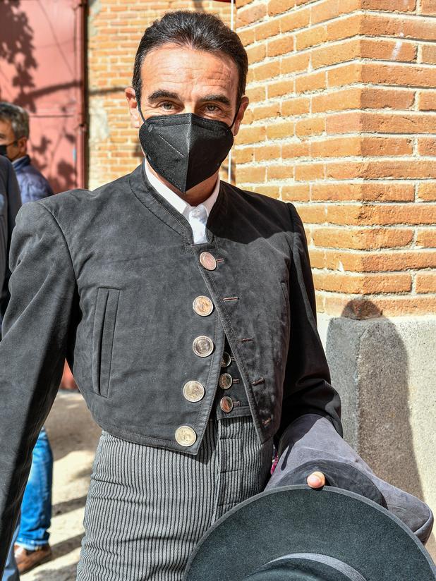 Enrique Ponce toreó en el festival de Las Ventas con la efigie de Franco en la botonadura de la chaquetilla 