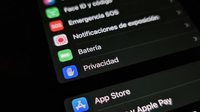 Así puedes conocer a qué datos acceden las aplicaciones de tu iPhone con la nueva función de iOS 15.2 beta 