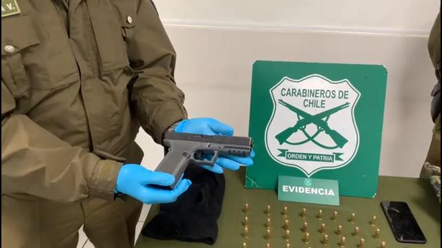 Carabineros captured a gang that kept weapons, ammunition and military camouflage clothing in Concepción