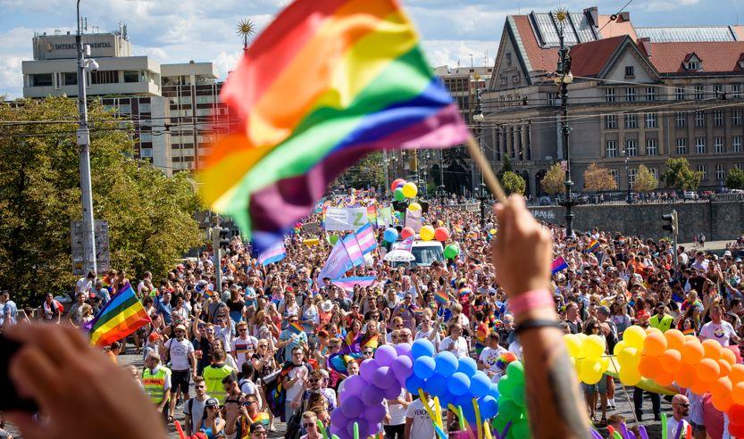 „Nechceme být objekty politických bojů.“ Jak volby vnímá česká queer mládež? 